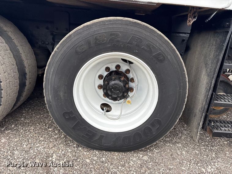 image for item EG8920 2012 Freightliner Business Class M2 crane truck