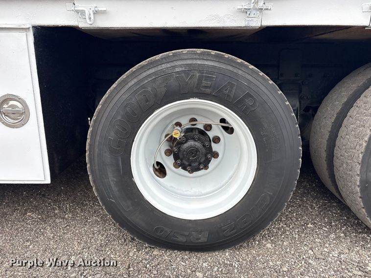 image for item EG8920 2012 Freightliner Business Class M2 crane truck