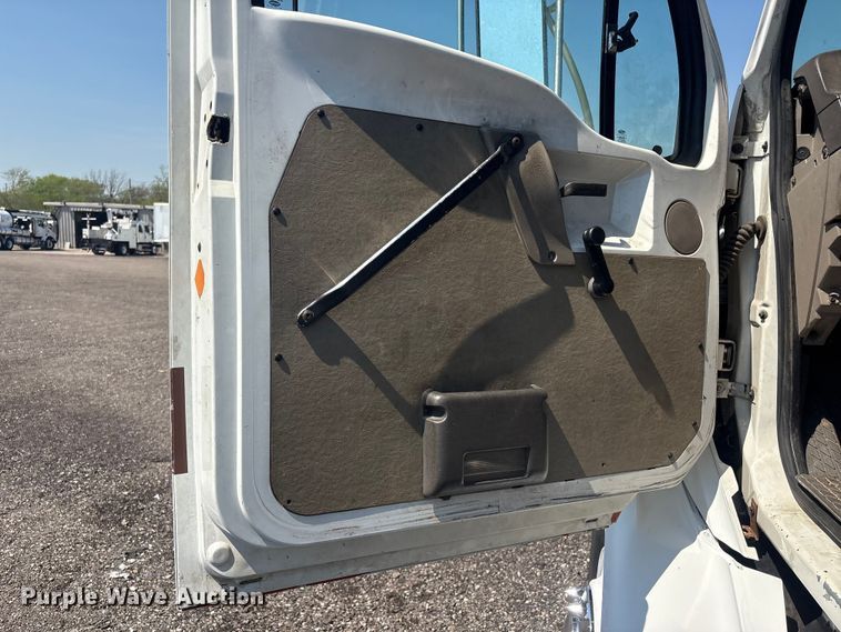 image for item EG8950 2004 Sterling L7500 Series 