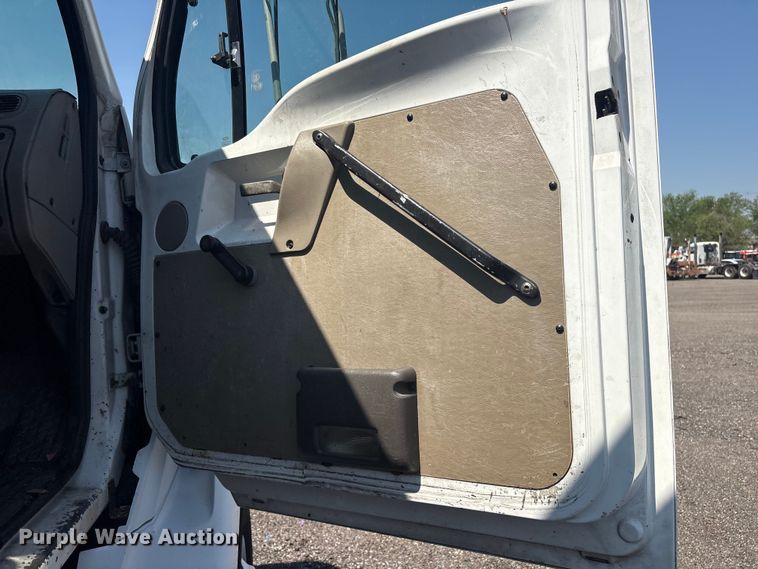 image for item EG8950 2004 Sterling L7500 Series 