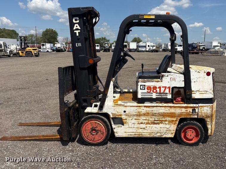 image for item EG8955 Caterpillar T80 D forklift
