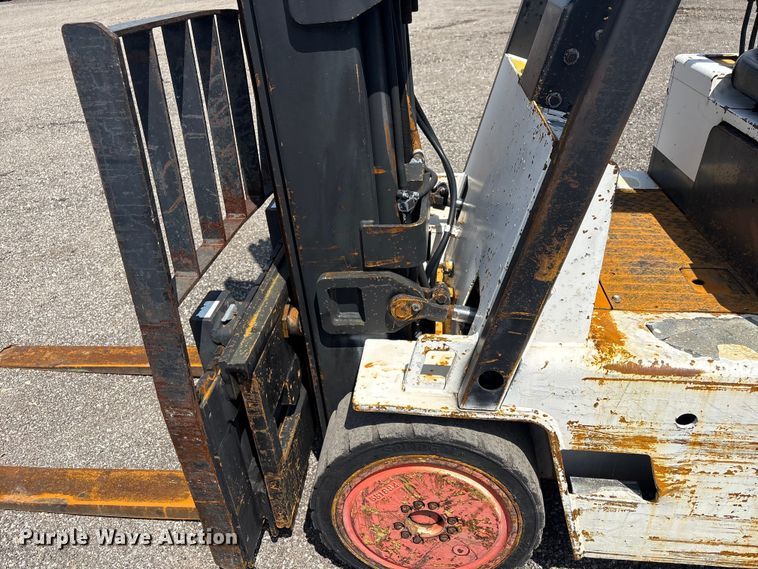 image for item EG8955 Caterpillar T80 D forklift