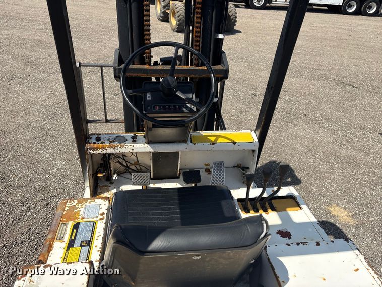image for item EG8955 Caterpillar T80 D forklift