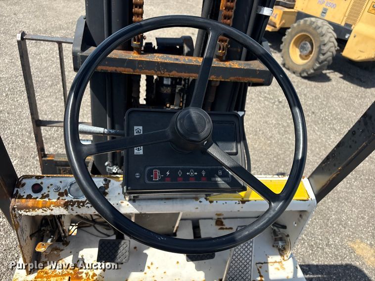 image for item EG8955 Caterpillar T80 D forklift