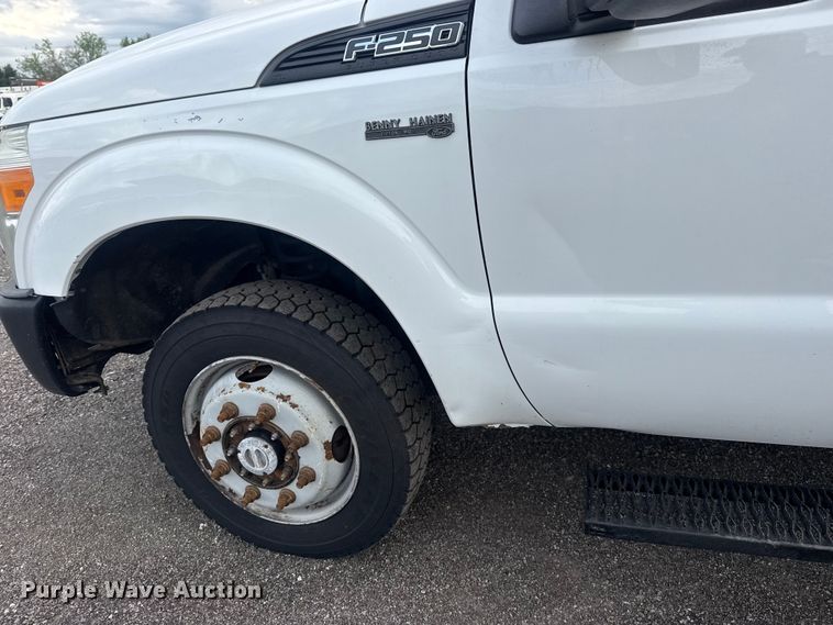 image for item EG8968 2015 Ford F250 Super Duty Ext. Cab utility bed pickup truck