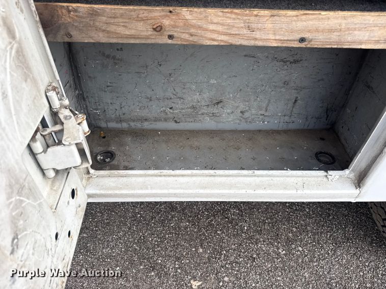 image for item EG8968 2015 Ford F250 Super Duty Ext. Cab utility bed pickup truck