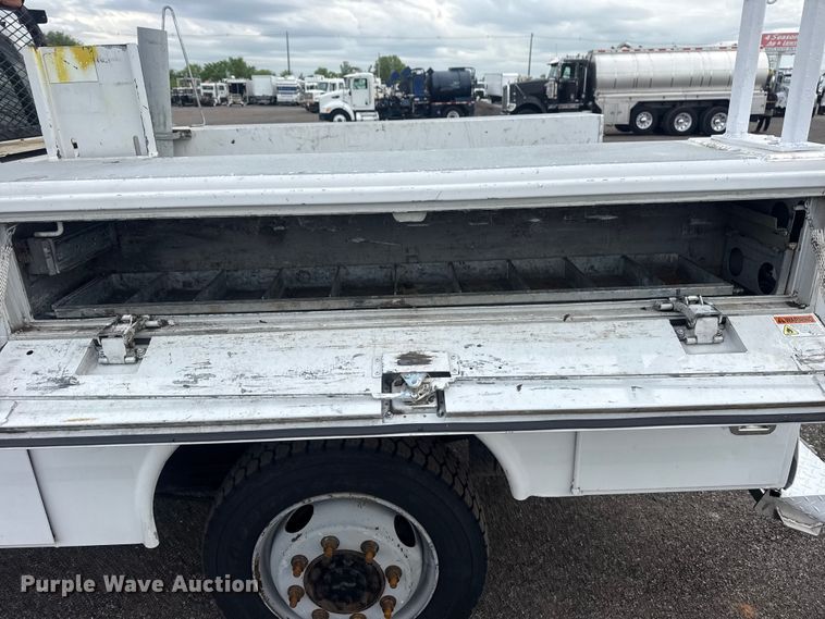 image for item EG8968 2015 Ford F250 Super Duty Ext. Cab utility bed pickup truck