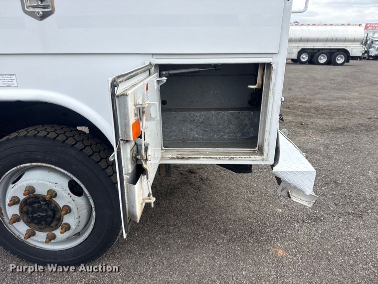image for item EG8968 2015 Ford F250 Super Duty Ext. Cab utility bed pickup truck