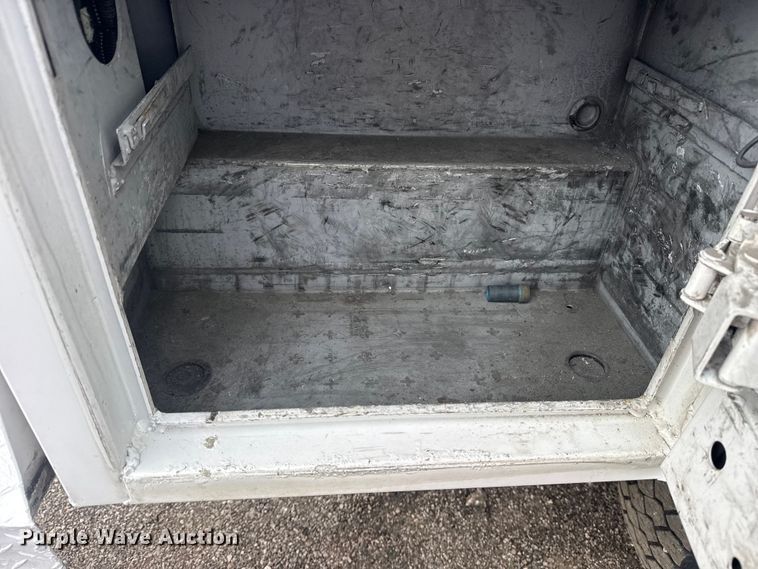 image for item EG8968 2015 Ford F250 Super Duty Ext. Cab utility bed pickup truck
