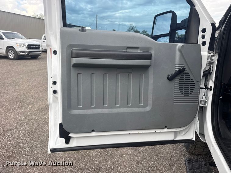 image for item EG8968 2015 Ford F250 Super Duty Ext. Cab utility bed pickup truck