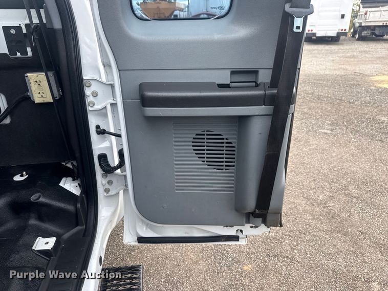 image for item EG8968 2015 Ford F250 Super Duty Ext. Cab utility bed pickup truck