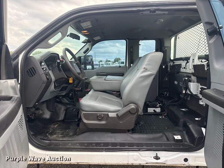 image for item EG8968 2015 Ford F250 Super Duty Ext. Cab utility bed pickup truck