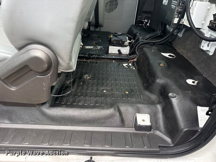 image for item EG8968 2015 Ford F250 Super Duty Ext. Cab utility bed pickup truck
