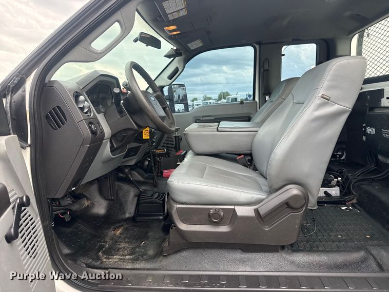 image for item EG8968 2015 Ford F250 Super Duty Ext. Cab utility bed pickup truck