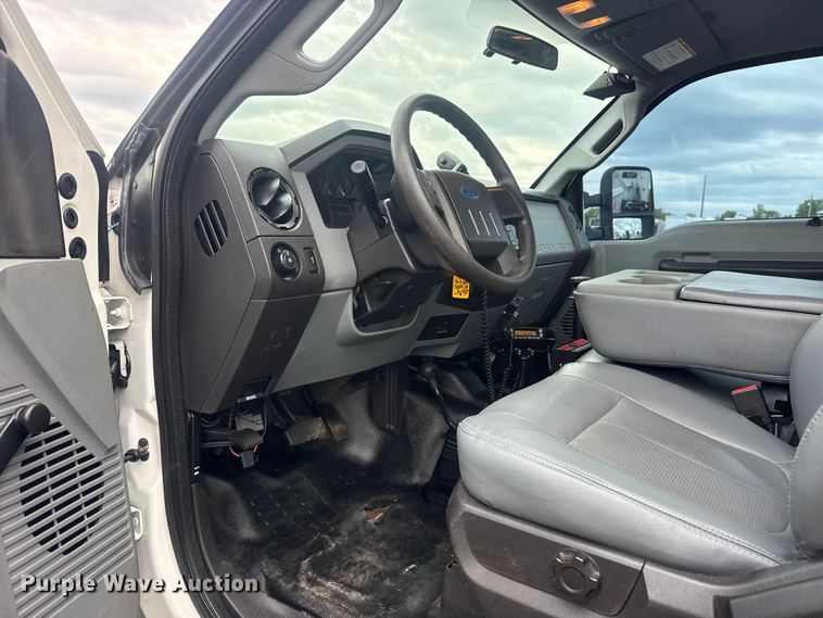 image for item EG8968 2015 Ford F250 Super Duty Ext. Cab utility bed pickup truck
