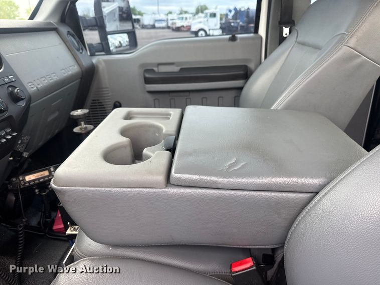 image for item EG8968 2015 Ford F250 Super Duty Ext. Cab utility bed pickup truck