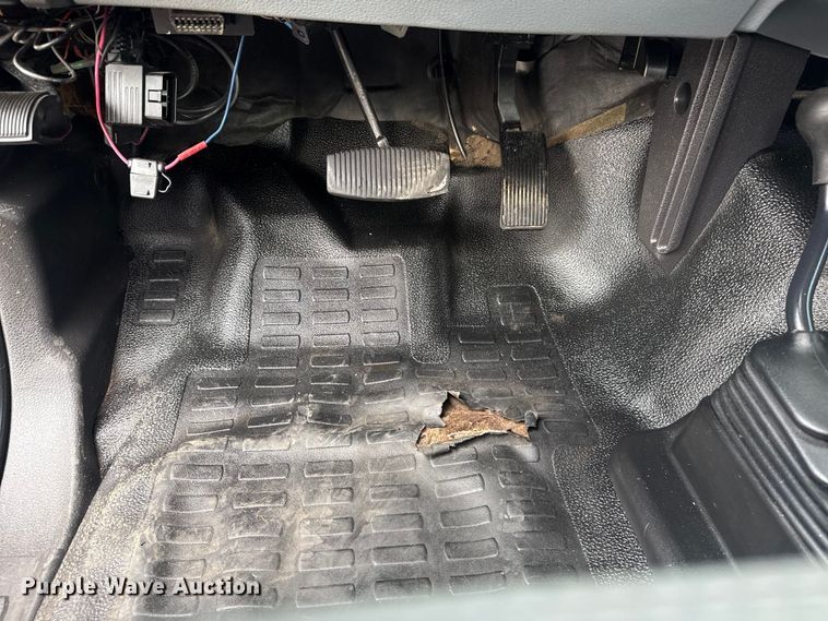 image for item EG8968 2015 Ford F250 Super Duty Ext. Cab utility bed pickup truck