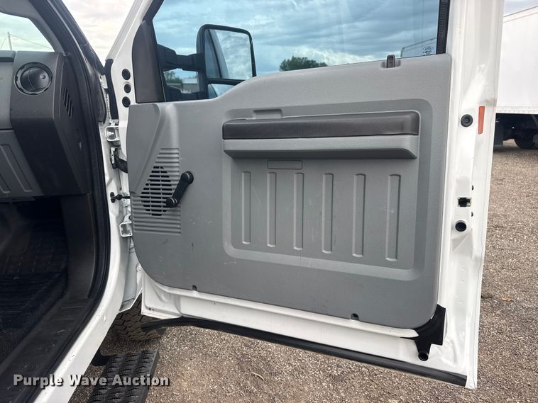 image for item EG8968 2015 Ford F250 Super Duty Ext. Cab utility bed pickup truck