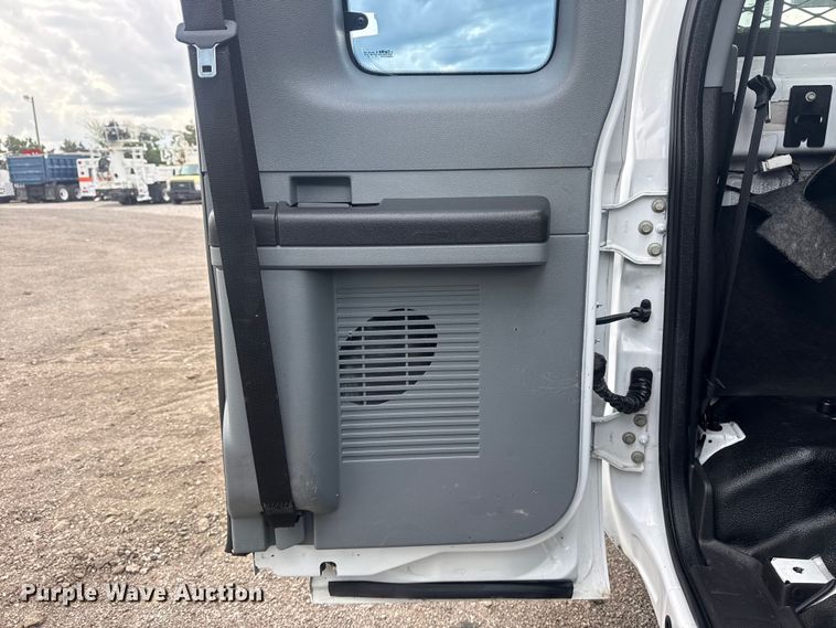 image for item EG8968 2015 Ford F250 Super Duty Ext. Cab utility bed pickup truck