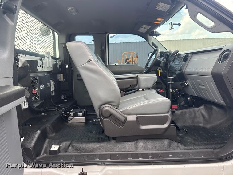 image for item EG8968 2015 Ford F250 Super Duty Ext. Cab utility bed pickup truck