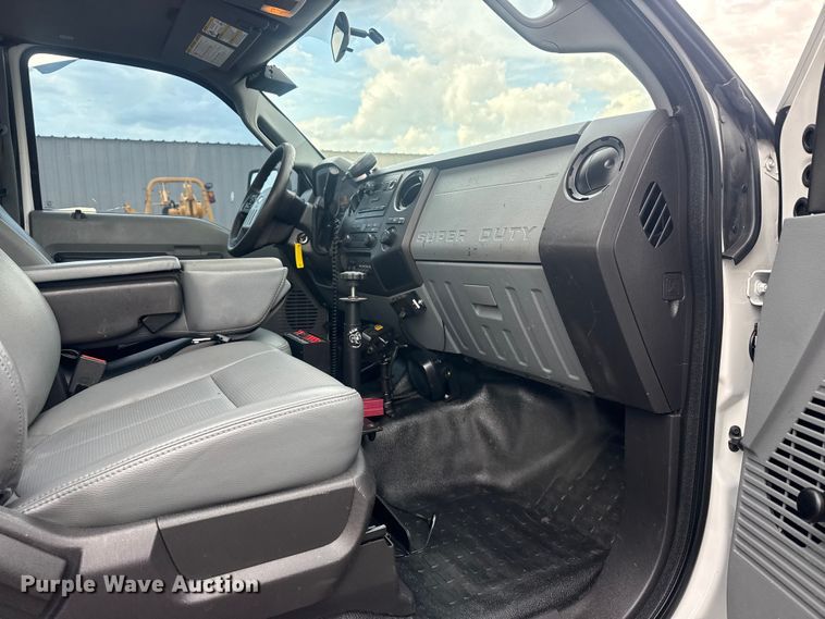 image for item EG8968 2015 Ford F250 Super Duty Ext. Cab utility bed pickup truck