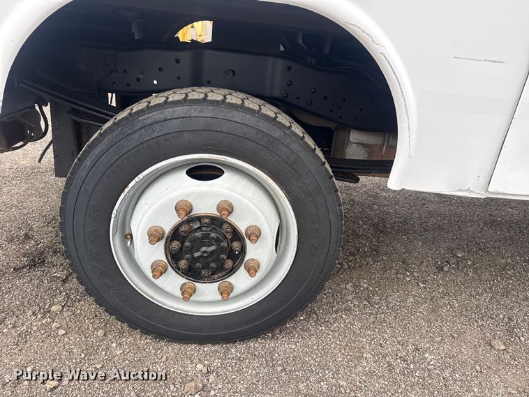 image for item EG8968 2015 Ford F250 Super Duty Ext. Cab utility bed pickup truck