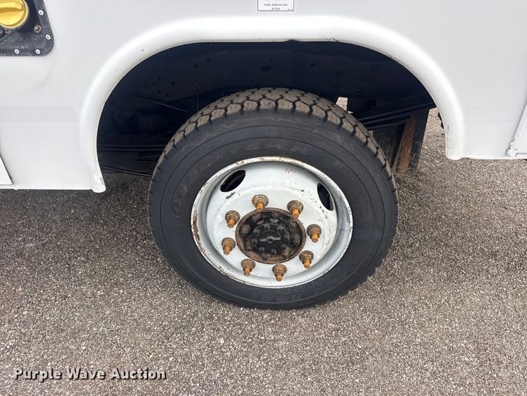 image for item EG8968 2015 Ford F250 Super Duty Ext. Cab utility bed pickup truck