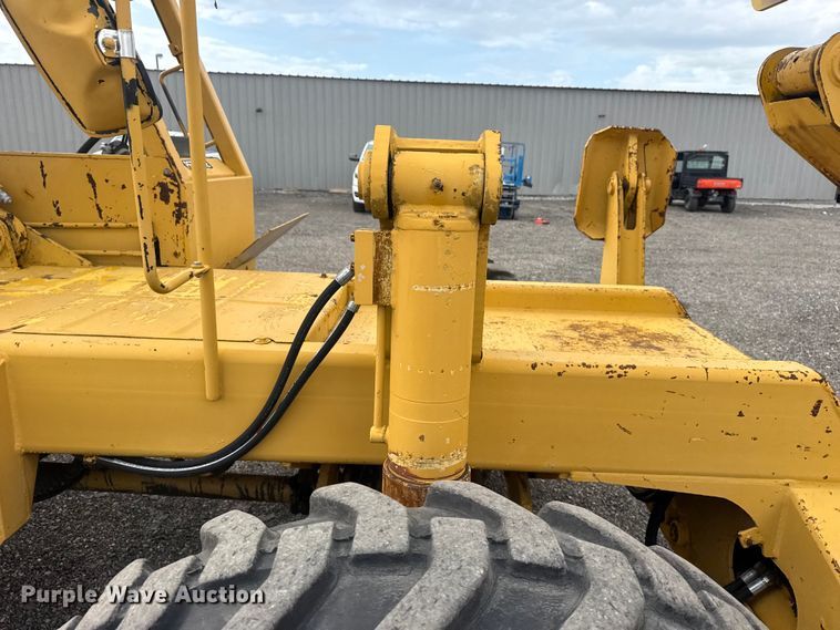 image for item EG8969 1993 Pettibone Corp. 8042 telehandler