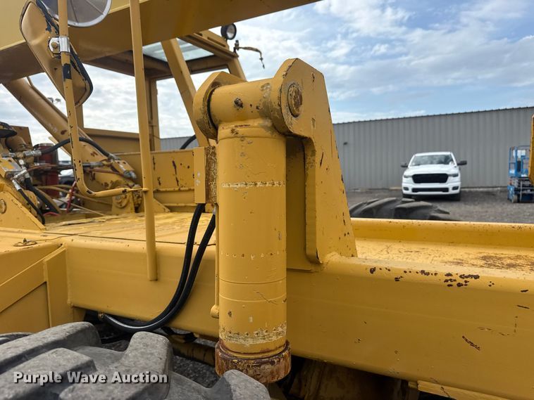 image for item EG8969 1993 Pettibone Corp. 8042 telehandler