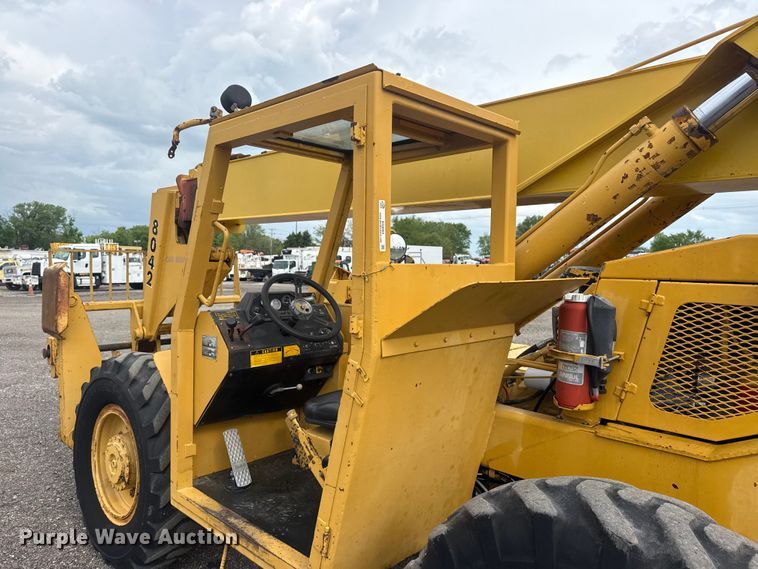image for item EG8969 1993 Pettibone Corp. 8042 telehandler