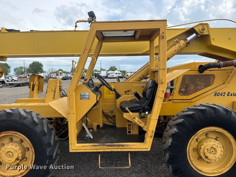 image for item EG8969 1993 Pettibone Corp. 8042 telehandler