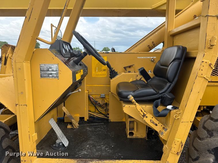 image for item EG8969 1993 Pettibone Corp. 8042 telehandler