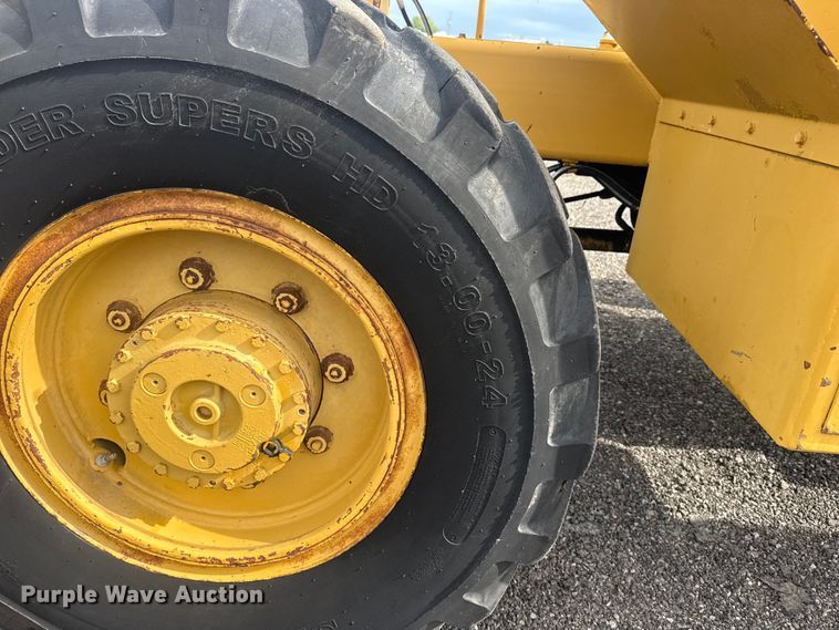 image for item EG8969 1993 Pettibone Corp. 8042 telehandler