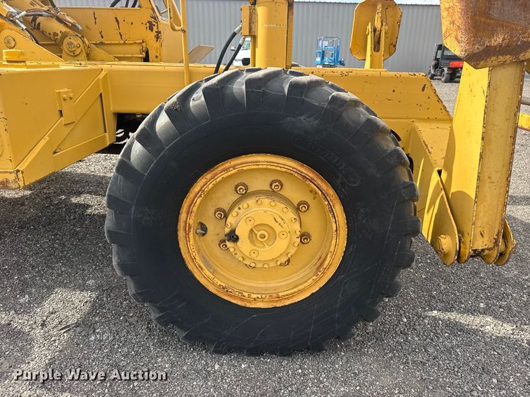 image for item EG8969 1993 Pettibone Corp. 8042 telehandler
