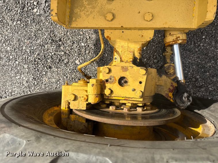 image for item EG8969 1993 Pettibone Corp. 8042 telehandler