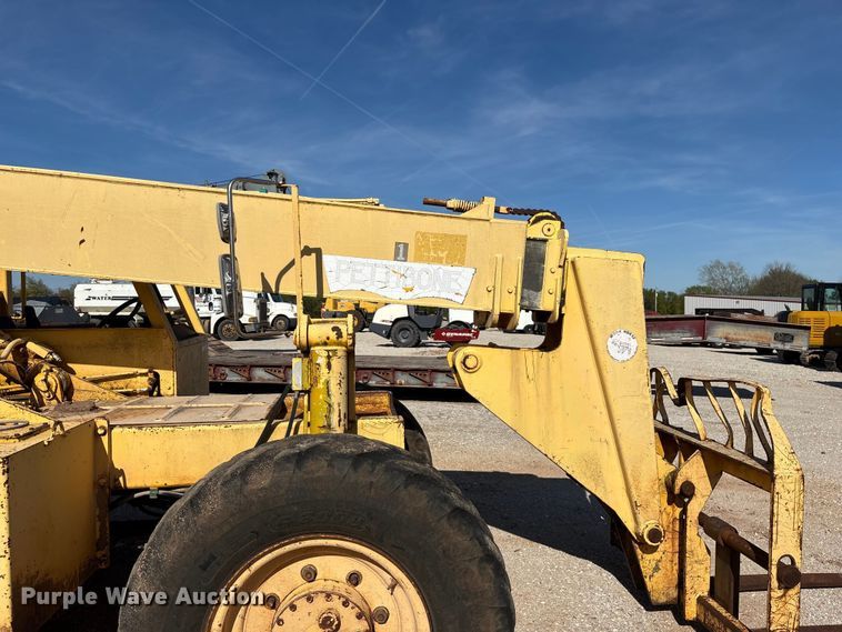 image for item EO4148 Pettibone 8042 telehandler