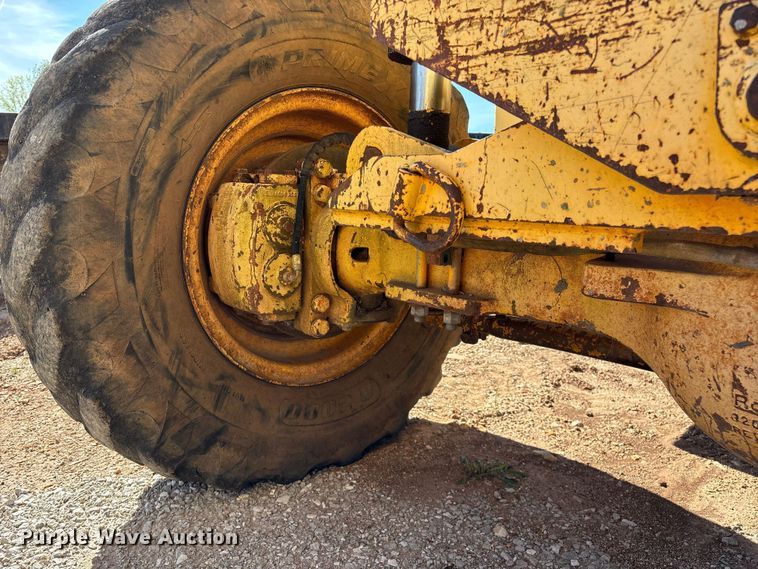 image for item EO4148 Pettibone 8042 telehandler