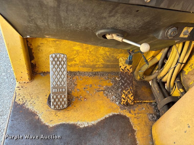 image for item EO4148 Pettibone 8042 telehandler