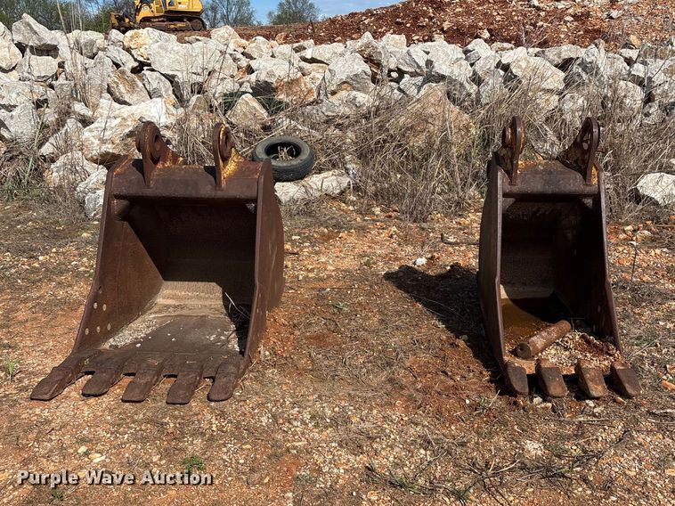 image for item EO4165 (2) excavator buckets