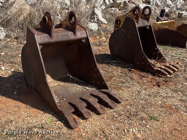 image for item EO4165 (2) excavator buckets