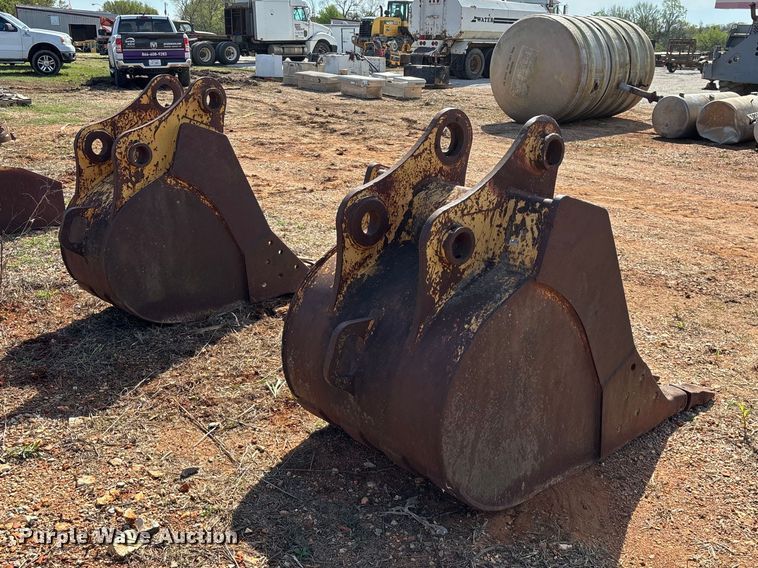 image for item EO4165 (2) excavator buckets