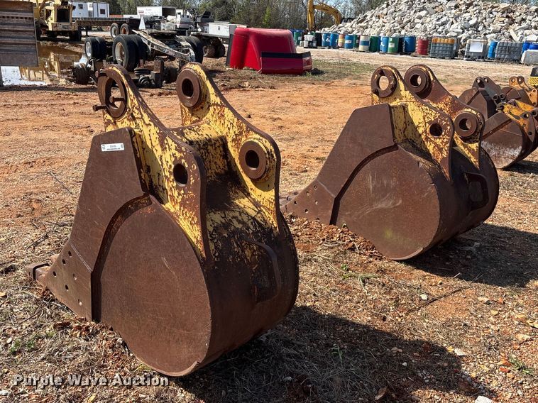 image for item EO4165 (2) excavator buckets