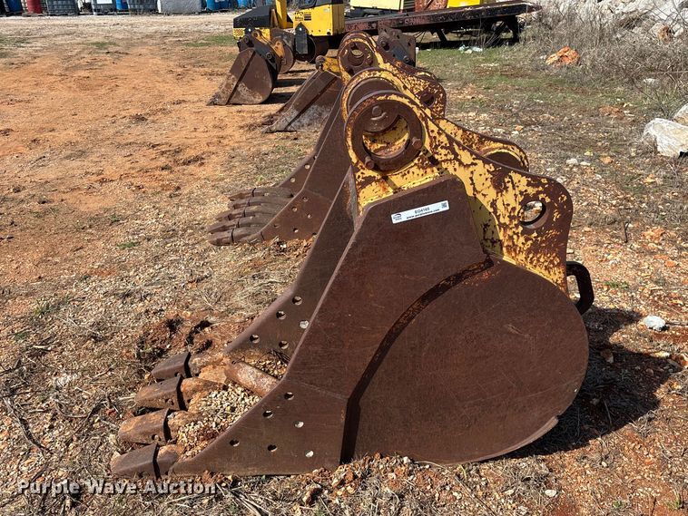 image for item EO4165 (2) excavator buckets