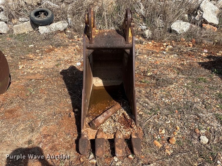 image for item EO4165 (2) excavator buckets