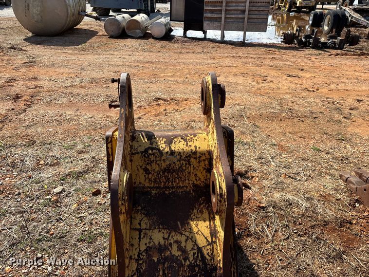 image for item EO4165 (2) excavator buckets