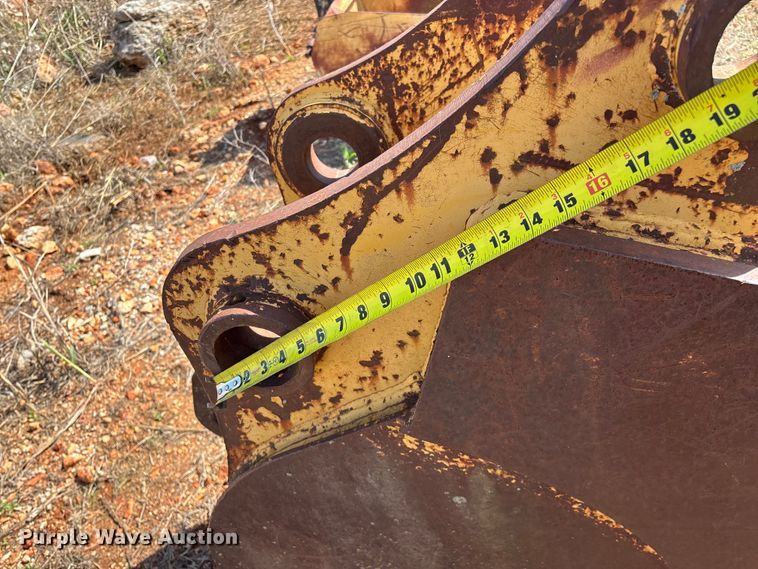 image for item EO4165 (2) excavator buckets