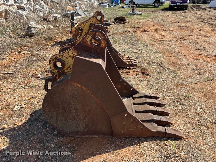 image for item EO4165 (2) excavator buckets