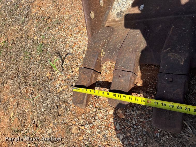 image for item EO4165 (2) excavator buckets