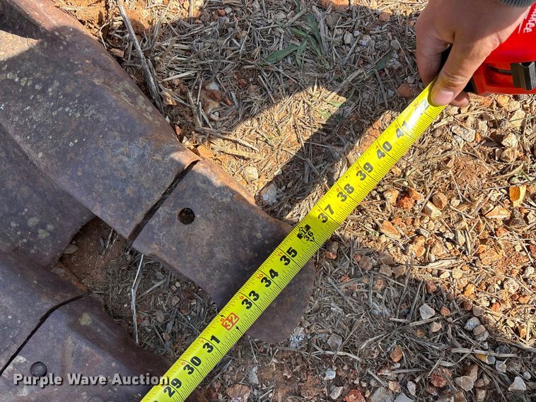 image for item EO4165 (2) excavator buckets