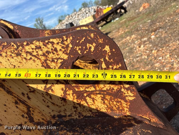 image for item EO4165 (2) excavator buckets